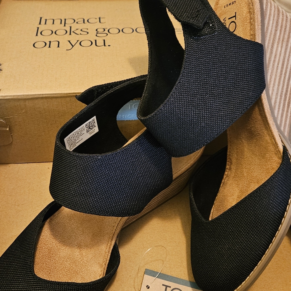 Stylish Black Wedge Sandals